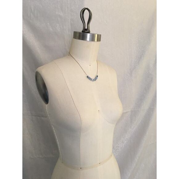 Artisan Dainty vintage brass chain with light blue crystal glass beads - Picture 4 of 10